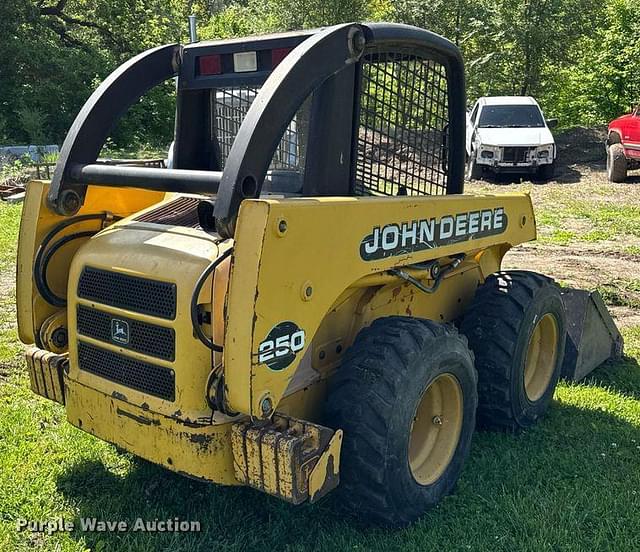 Image of John Deere 250 equipment image 4