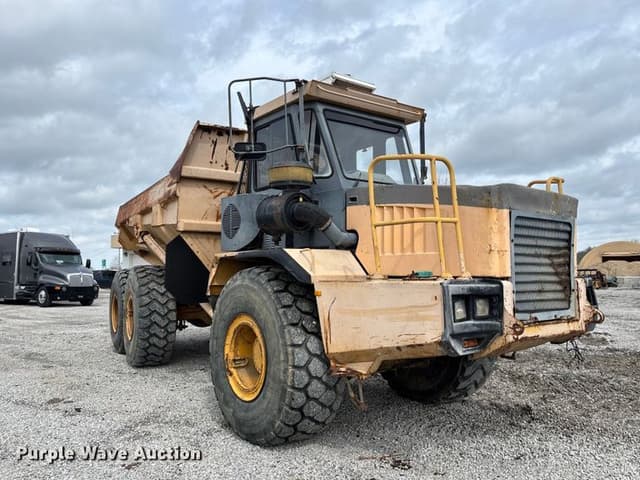 Image of John Deere 250C equipment image 2