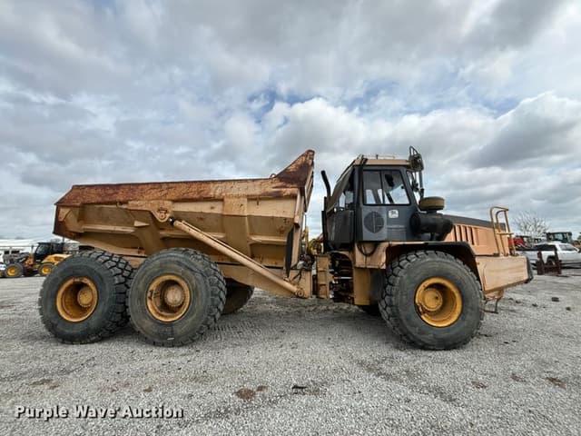 Image of John Deere 250C equipment image 3