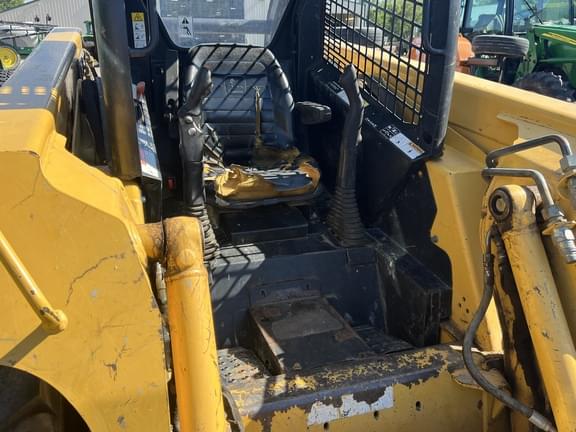 Image of John Deere 260 equipment image 4
