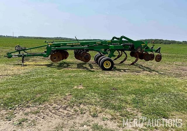 Image of John Deere 2700 equipment image 1