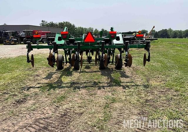 Image of John Deere 2700 equipment image 3