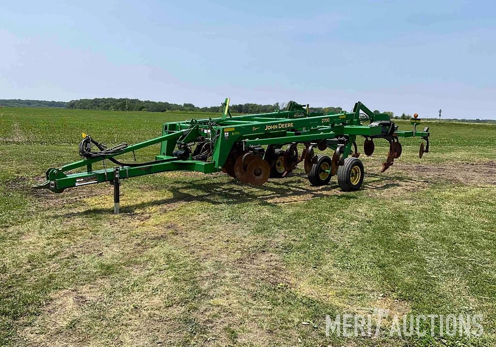 Image of John Deere 2700 Primary image
