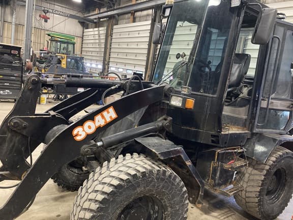 Image of John Deere 304H equipment image 4