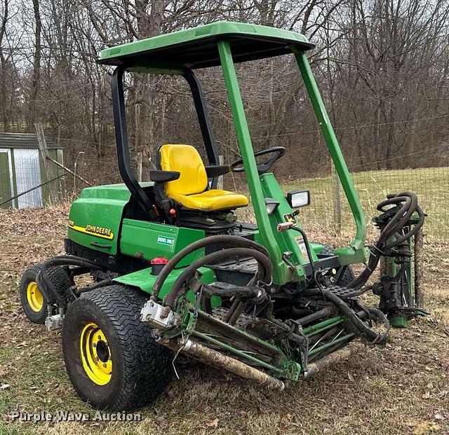 Image of John Deere 3235B equipment image 2