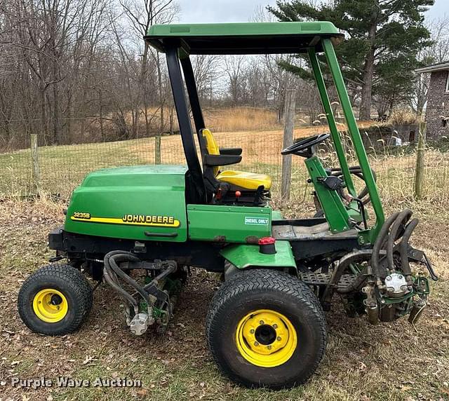 Image of John Deere 3235B equipment image 3