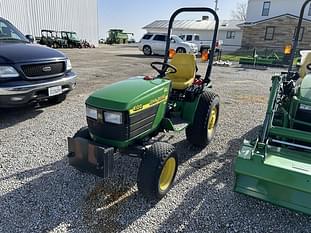 2000 John Deere 4100 Equipment Image0