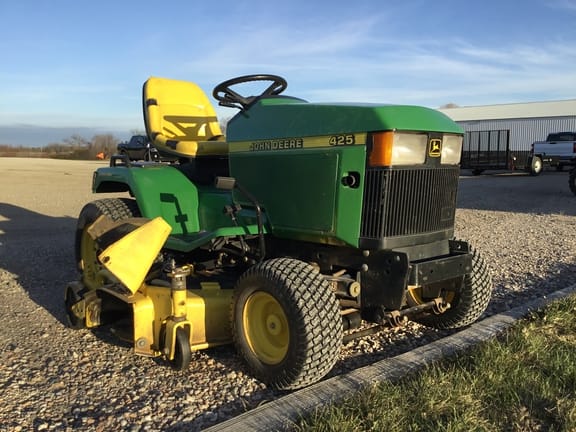 1999 John Deere 425 Equipment Image0