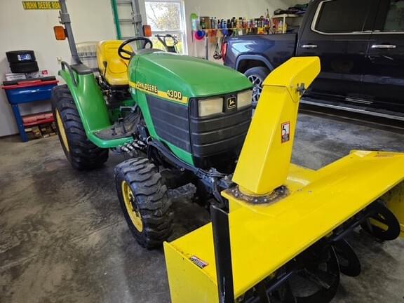 Image of John Deere 4300 equipment image 2