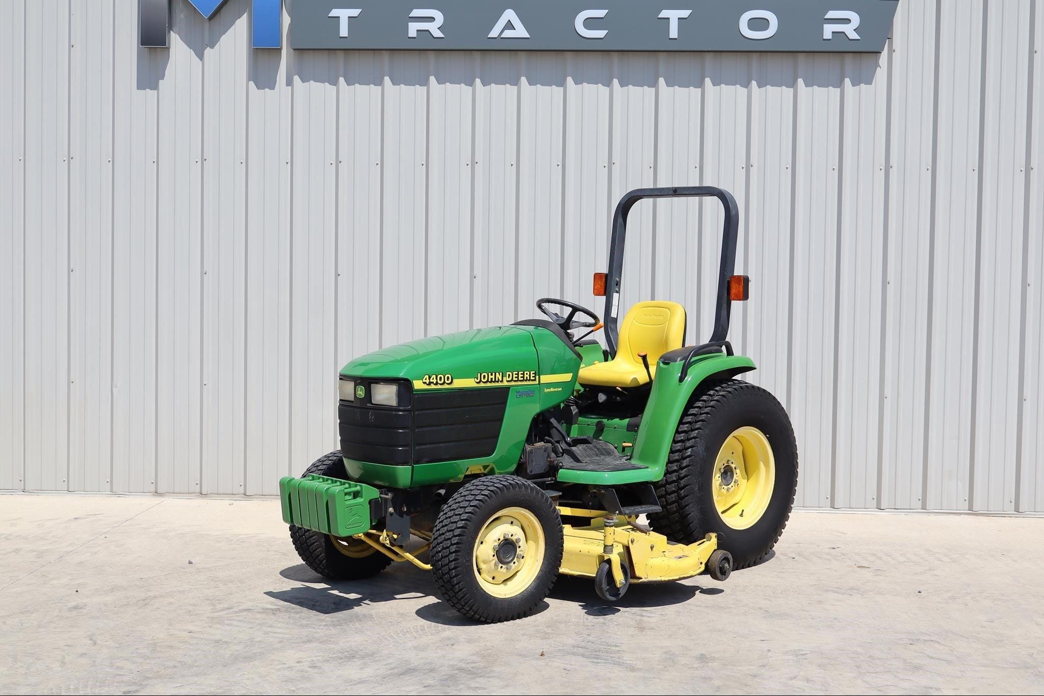 2000 John Deere 4400 Equipment Image0