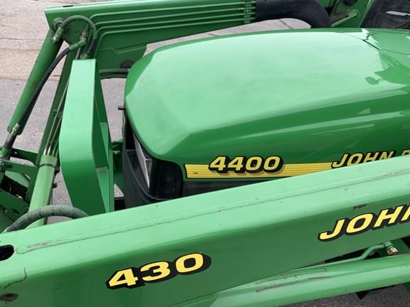 Image of John Deere 4400 equipment image 2