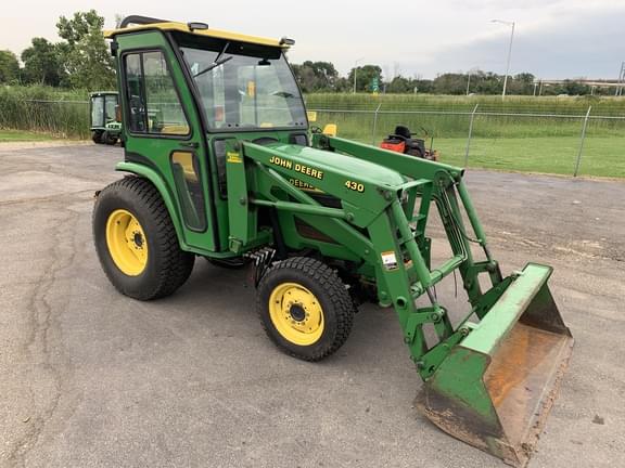 Image of John Deere 4400 equipment image 1