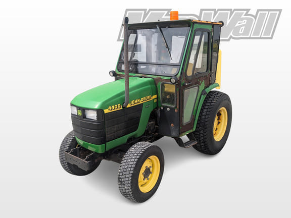 2000 John Deere 4400 Equipment Image0