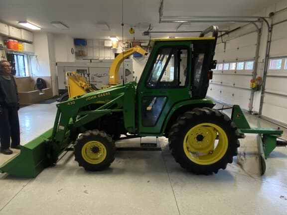 Image of John Deere 4400 equipment image 2