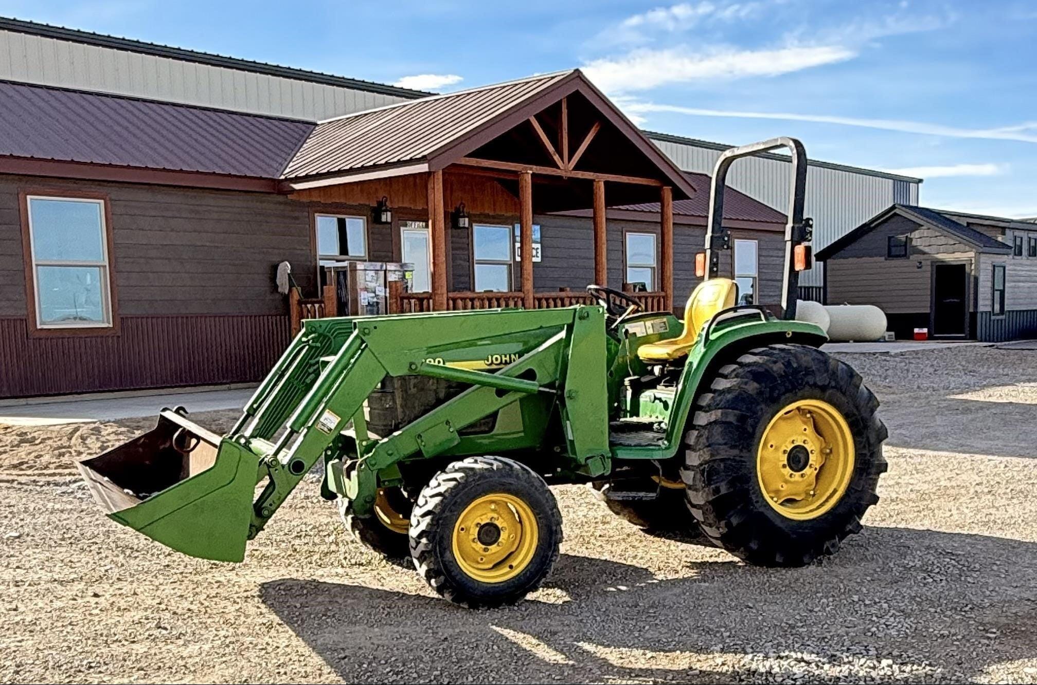 2000 John Deere 4600 Equipment Image0