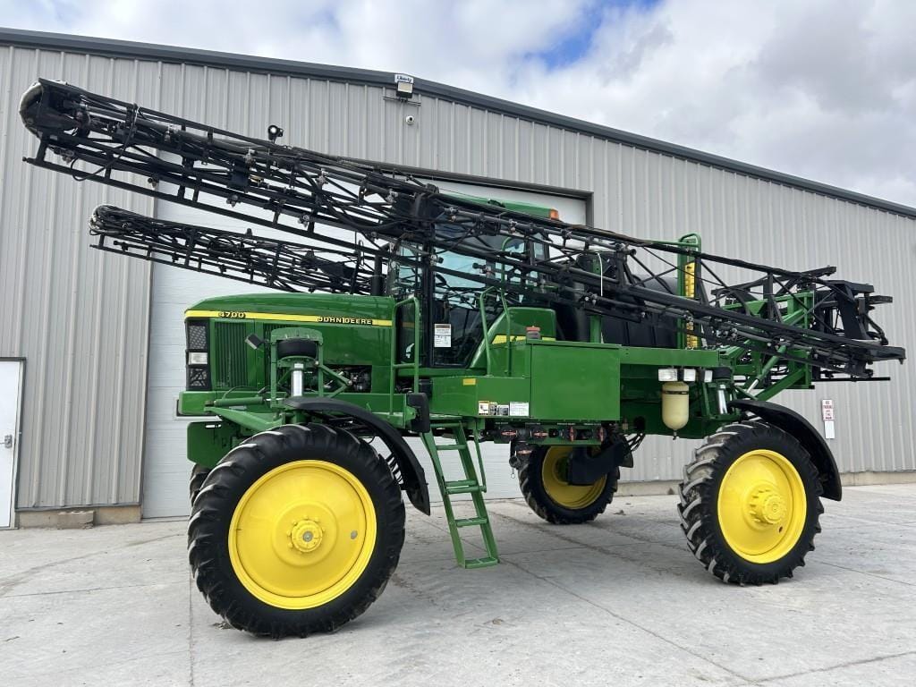 2000 John Deere 4700 Equipment Image0