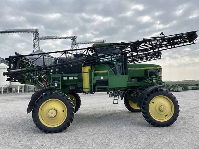 Image of John Deere 4700 equipment image 4