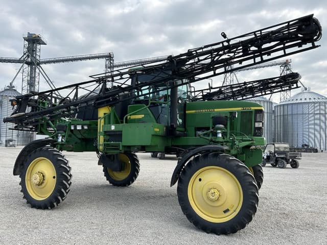 Image of John Deere 4700 equipment image 3