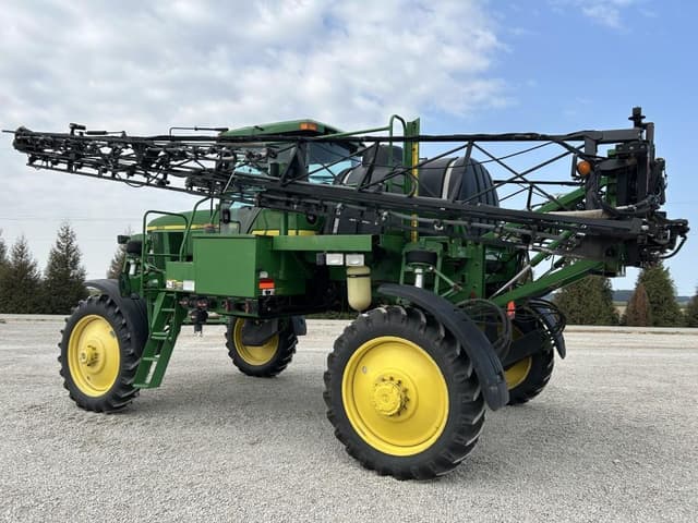 Image of John Deere 4700 equipment image 2