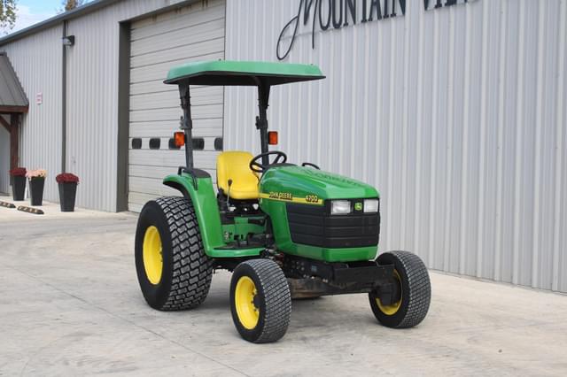 Image of John Deere 4700 equipment image 4