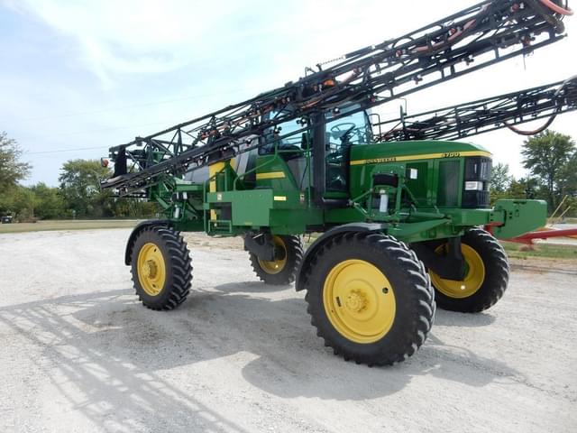 Image of John Deere 4700 equipment image 4