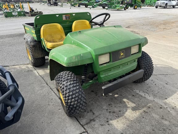 Image of John Deere Gator 4X2 equipment image 1