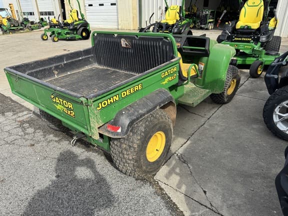 Image of John Deere Gator 4X2 equipment image 2