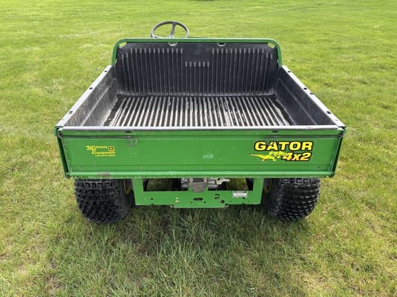 Image of John Deere Gator 4X2 equipment image 3