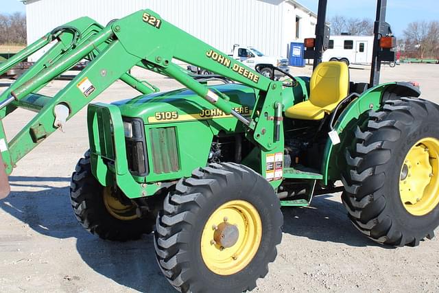 Image of John Deere 5105 equipment image 1