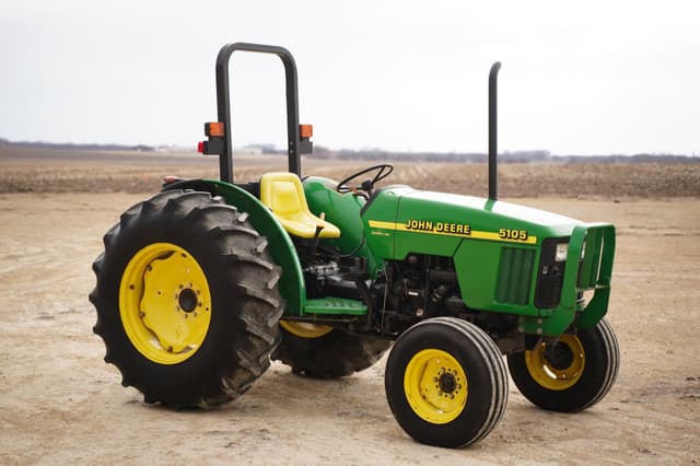 Image of John Deere 5105 equipment image 2