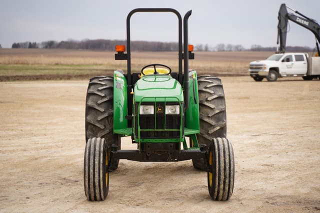 Image of John Deere 5105 equipment image 1