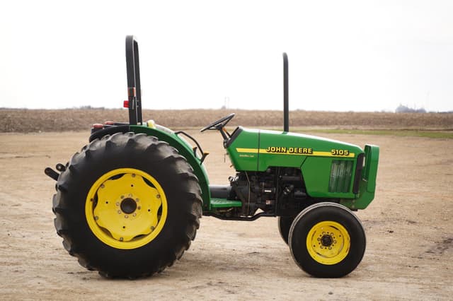Image of John Deere 5105 equipment image 3