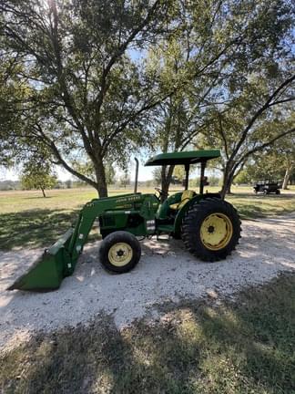 Image of John Deere 5205 Primary image