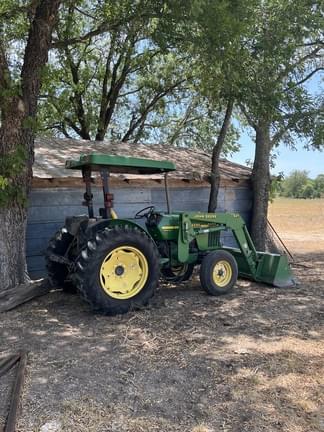 Image of John Deere 5205 equipment image 3