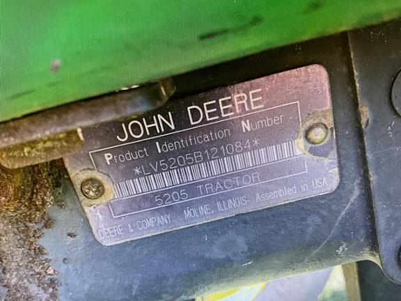 Image of John Deere 5205 equipment image 3
