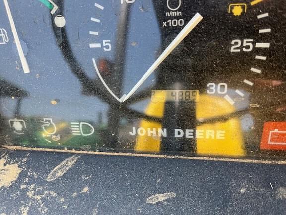 Image of John Deere 5205 equipment image 3