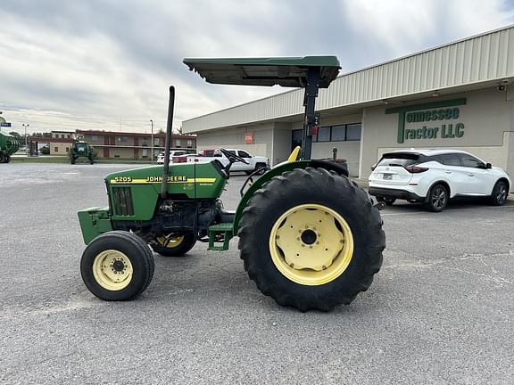 Image of John Deere 5205 equipment image 2