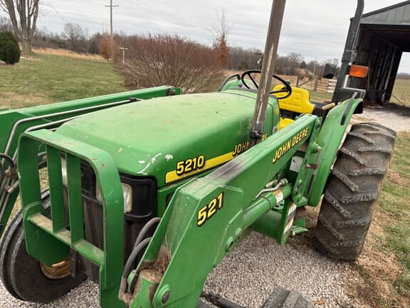 Image of John Deere 5210 equipment image 2
