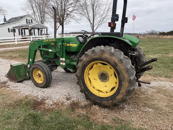 Image of John Deere 5210 equipment image 4