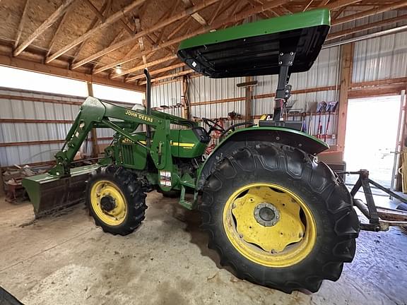 Image of John Deere 5210 equipment image 2