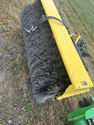 Image of John Deere 60 Heavy Duty Broom equipment image 3