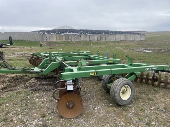Image of John Deere 637 equipment image 4