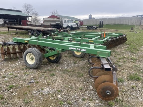Image of John Deere 637 equipment image 3