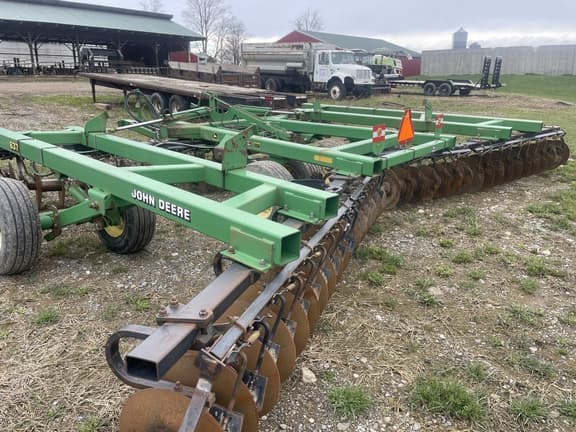 Image of John Deere 637 equipment image 2