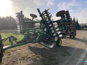 2000 John Deere 637 Image