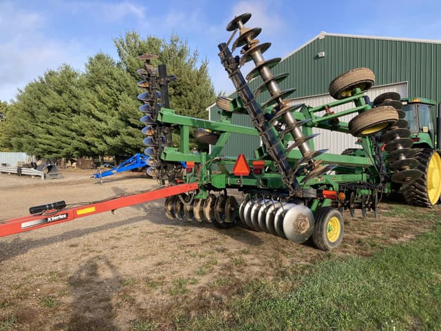 Image of John Deere 637 equipment image 1