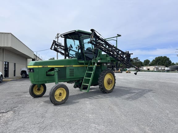 2000 John Deere 6700 Equipment Image0