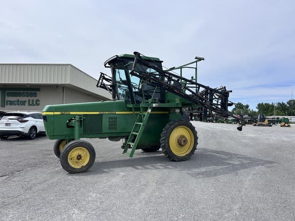 Image of John Deere 6700 equipment image 1