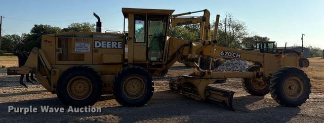 Image of John Deere 670CH equipment image 3