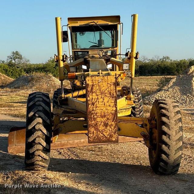 Image of John Deere 670CH equipment image 1